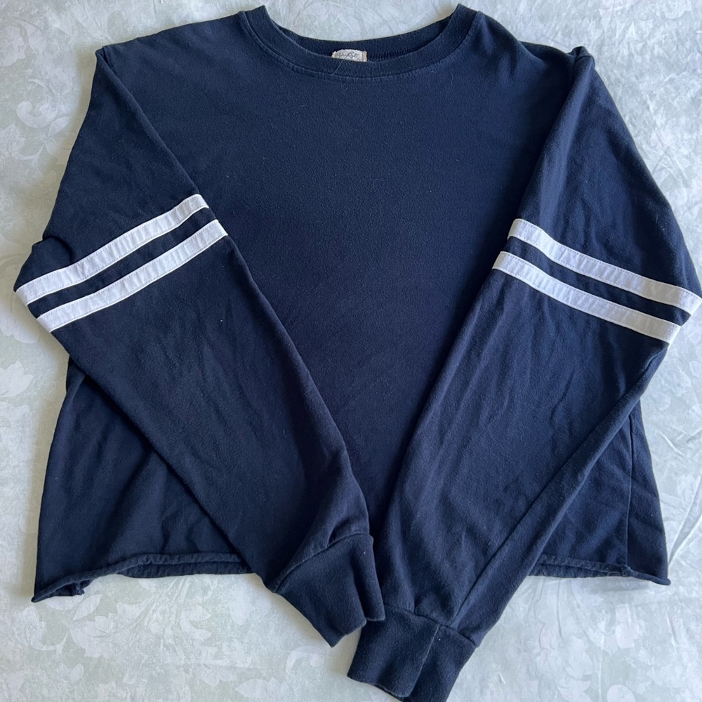 Brandy Melville long sleeve cropped t-shirt
